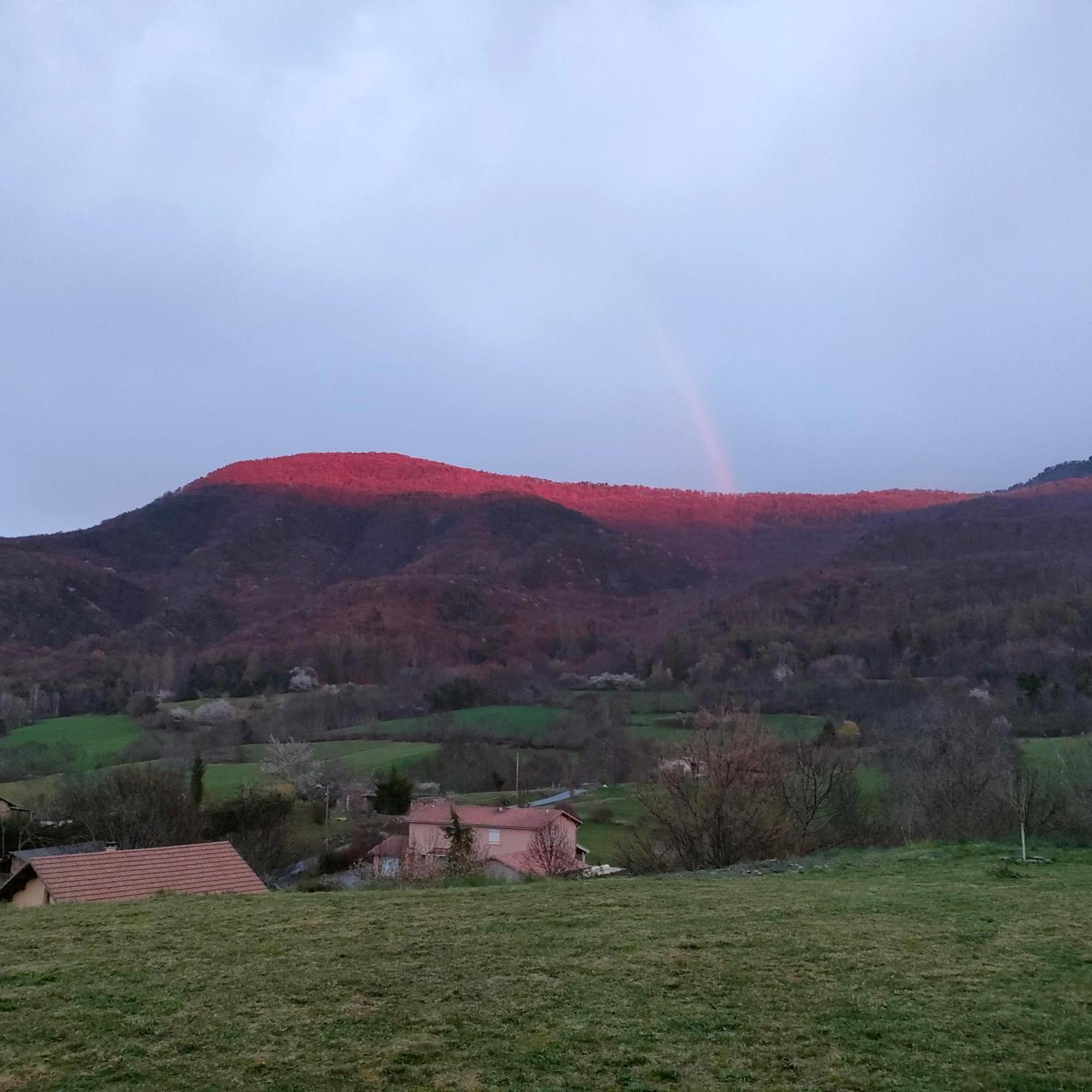 Au Toit Des 4 Saisons Villa Venterol  Bagian luar foto